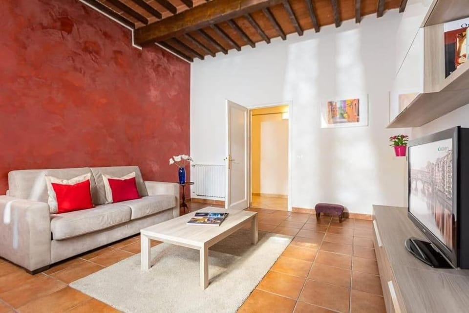 Santa Rosa Apartment - Oltrarno Apartment in Florence