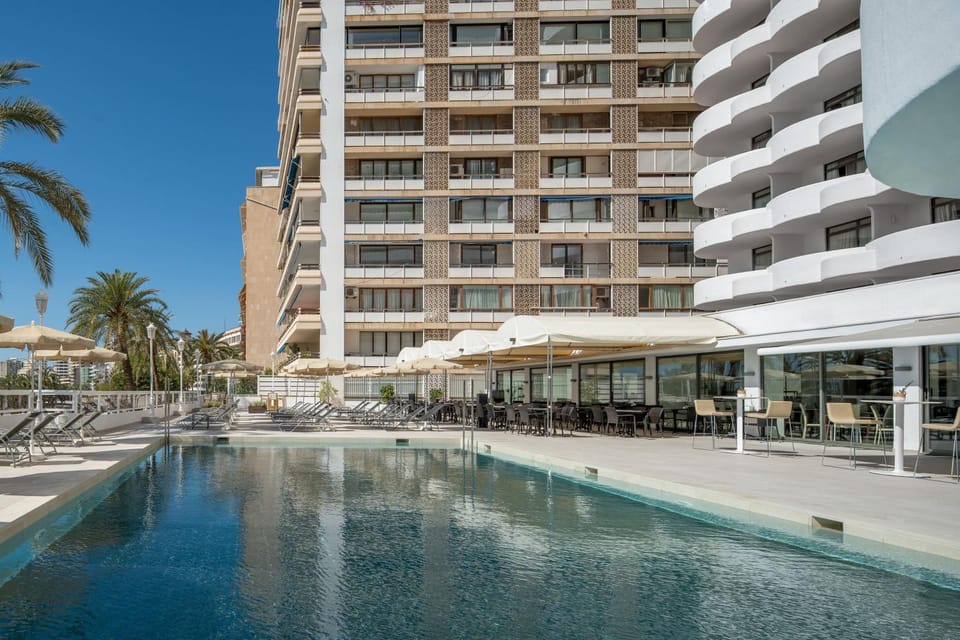 Restaurant/places to eat, Garden, View (from property/room), Balcony/Terrace, Dining area, Swimming pool