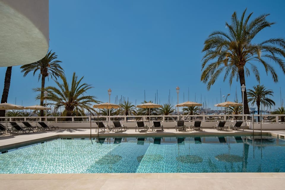 View (from property/room), Balcony/Terrace, Sea view, Swimming pool