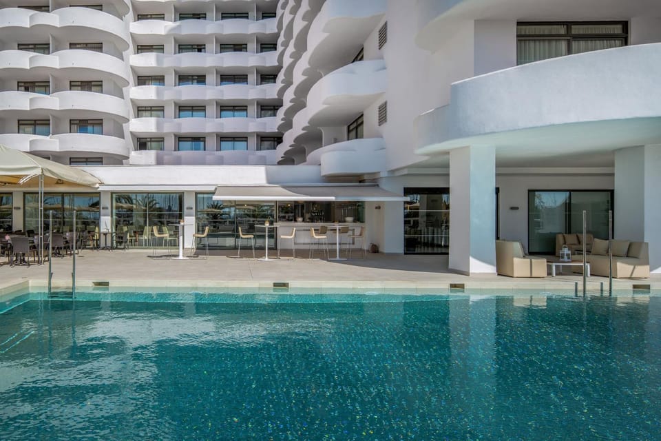 Balcony/Terrace, Lounge or bar, Dining area, Swimming pool