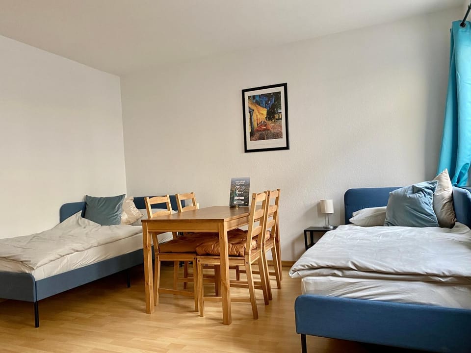 Bed, Living room, Photo of the whole room, Seating area, Dining area, Bedroom