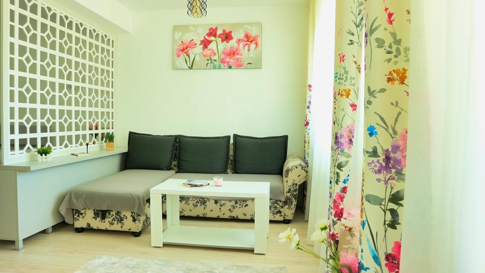 Living room, Photo of the whole room, Seating area, Guests, internet
