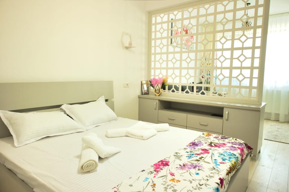 Bed, People, Kitchen or kitchenette, Photo of the whole room, Bedroom, heating, towels