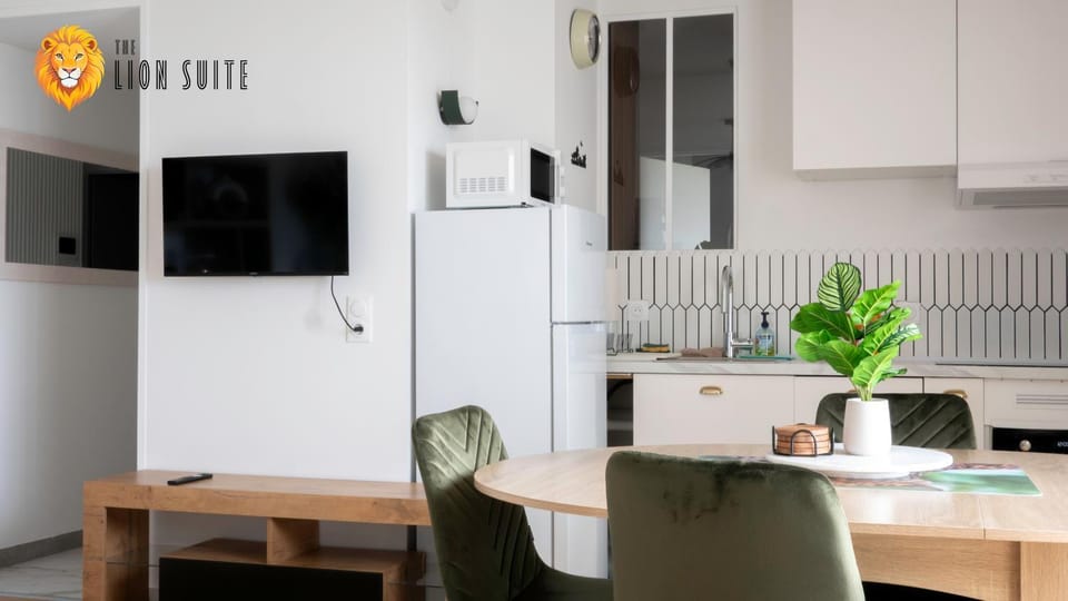 TV and multimedia, Kitchen or kitchenette, Dining area, oven