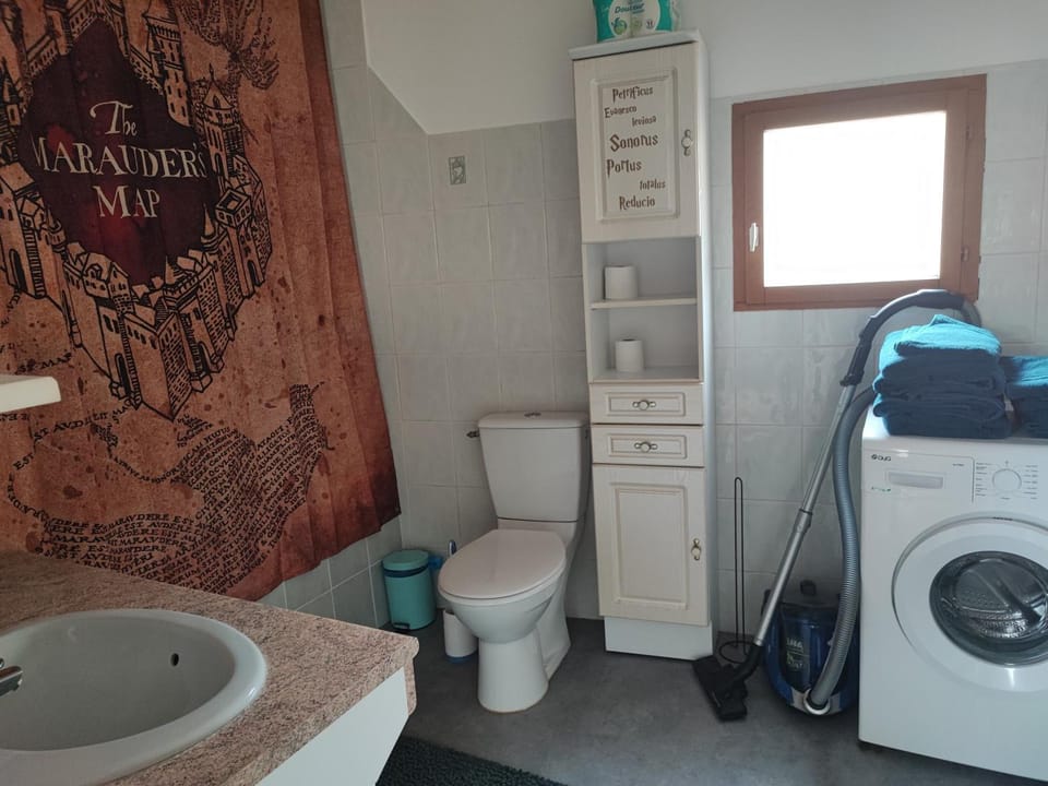 Toilet, Bathroom, washing machine