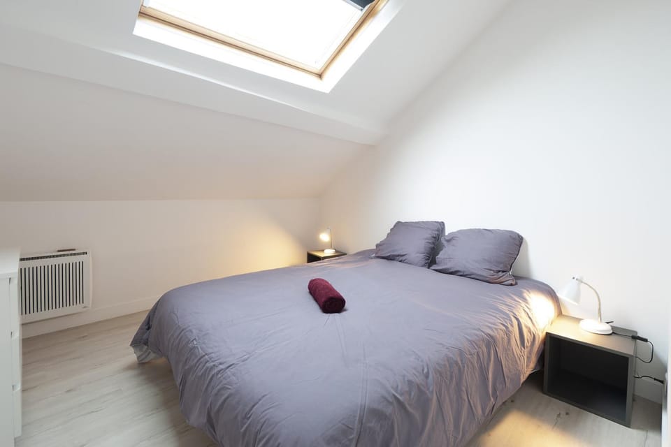 Bed, Bedroom