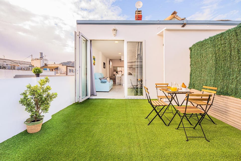 Property building, Patio, Day, Garden, View (from property/room), Balcony/Terrace, Living room, Seating area, Dining area, Garden view