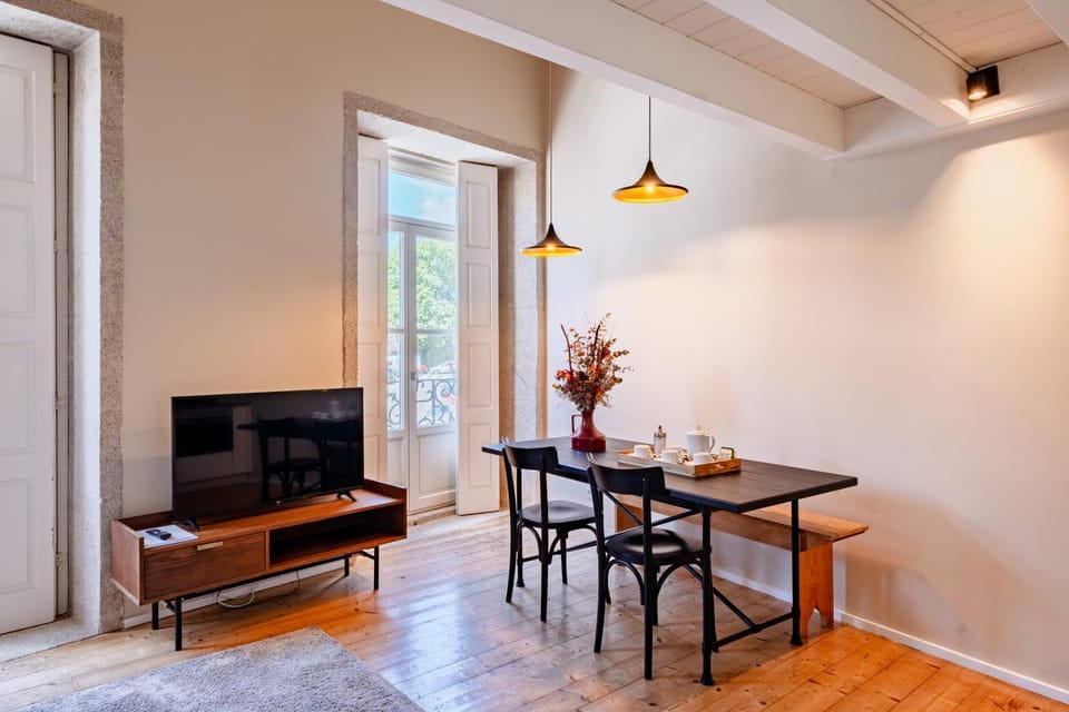TV and multimedia, Living room, Seating area, Dining area, Evening entertainment
