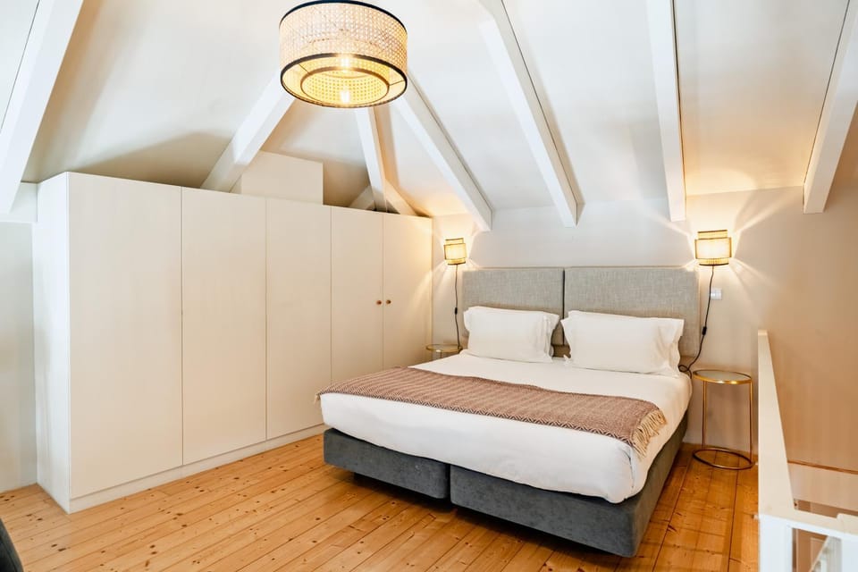 Bed, Living room, Photo of the whole room, Seating area, Bedroom