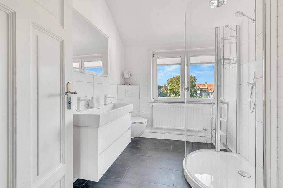 Shower, Toilet, Bathroom
