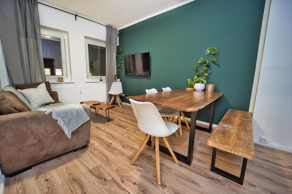 Communal lounge/ TV room, TV and multimedia, Living room, Seating area, Dining area, Evening entertainment
