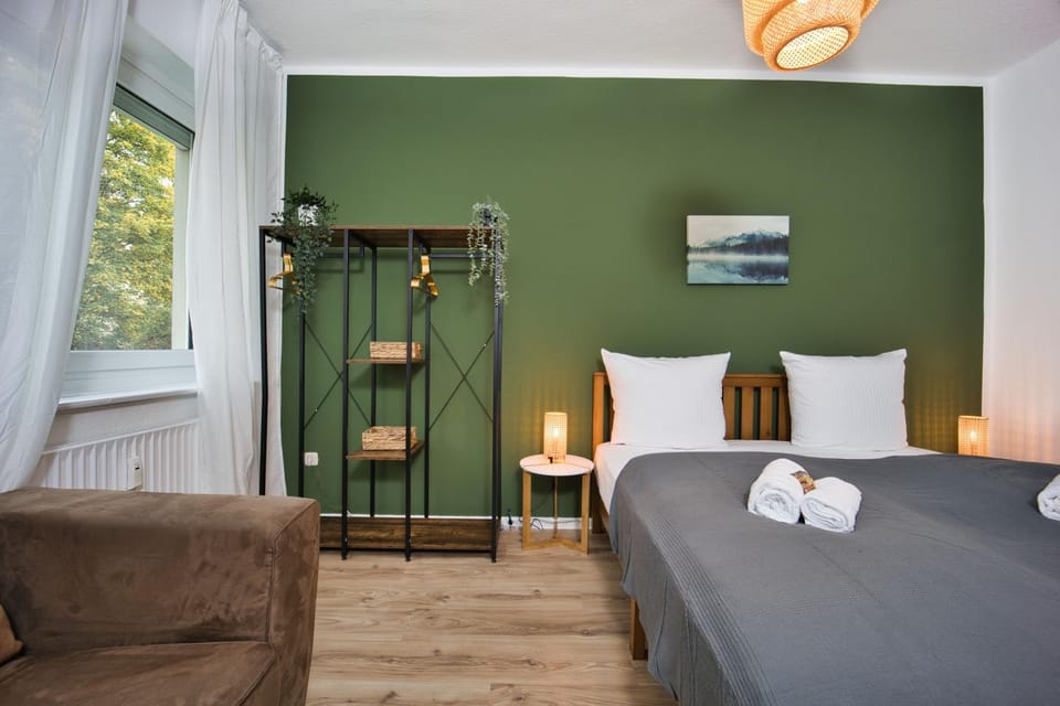 Bed, Photo of the whole room, Bedroom, towels