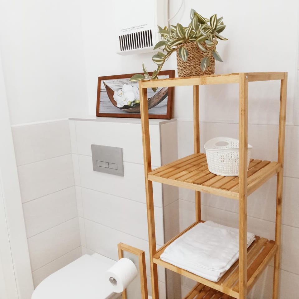 Bathroom, towels