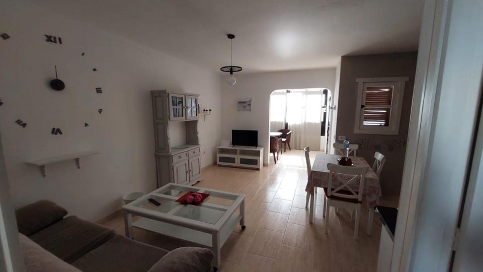 Communal lounge/ TV room, TV and multimedia, Living room, Dining area