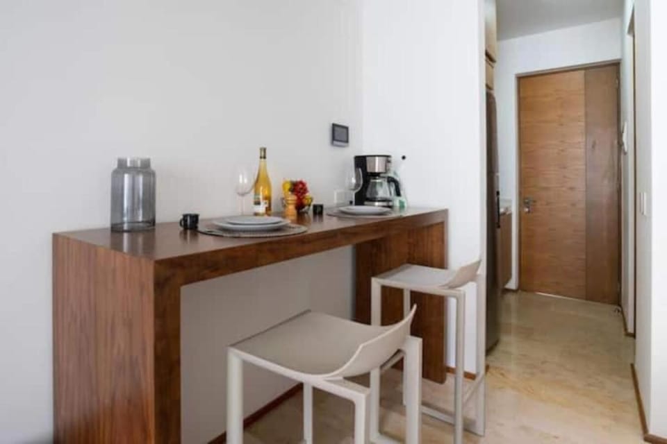 Coffee/tea facilities, Dining area