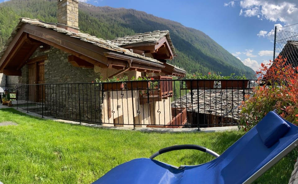 Property building, Day, Garden, Garden view, Mountain view, sunbed