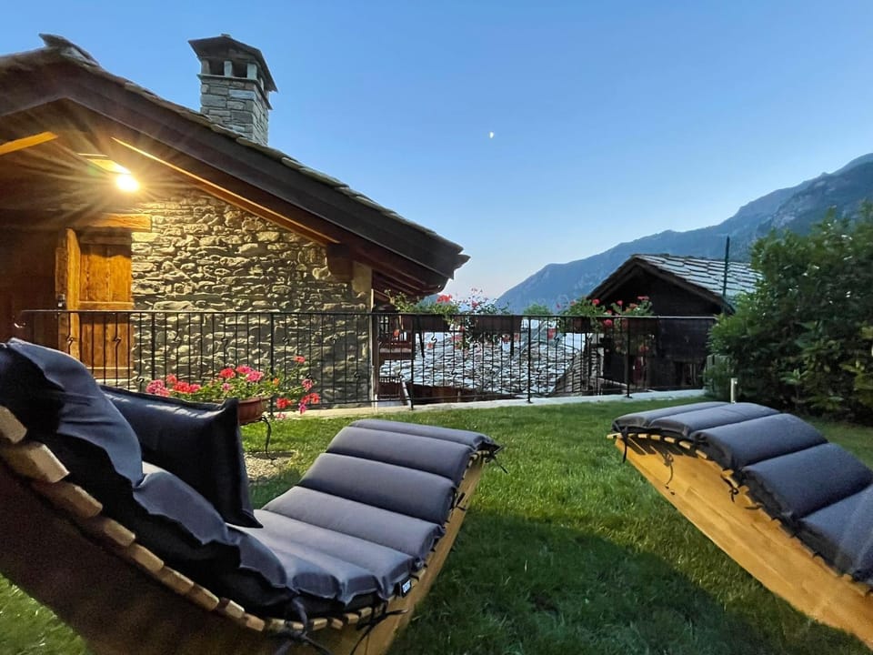 Garden view, Mountain view, sunbed