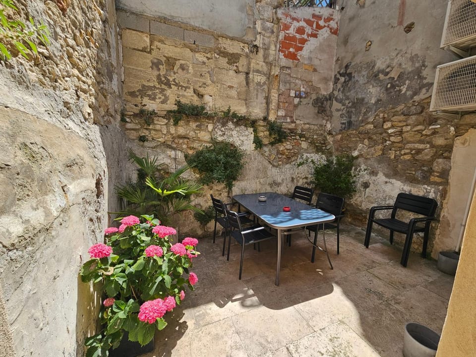 Maison avec cour privée Clim Centre historique Apartment in Avignon
