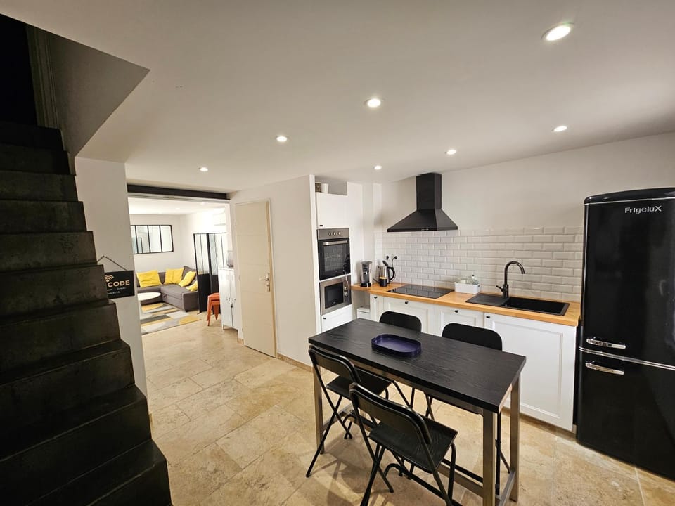 Maison avec cour privée Clim Centre historique Apartment in Avignon