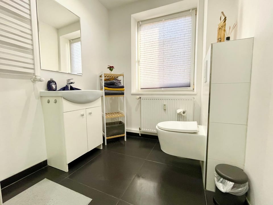 Toilet, Bathroom, towels