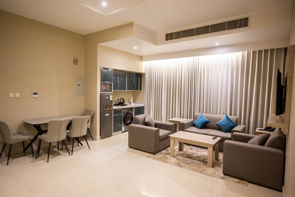 Kitchen or kitchenette, Seating area, Dining area