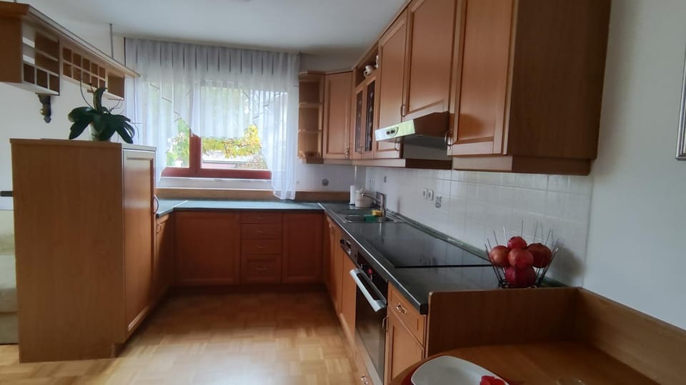 Kitchen or kitchenette, pet friendly, stove