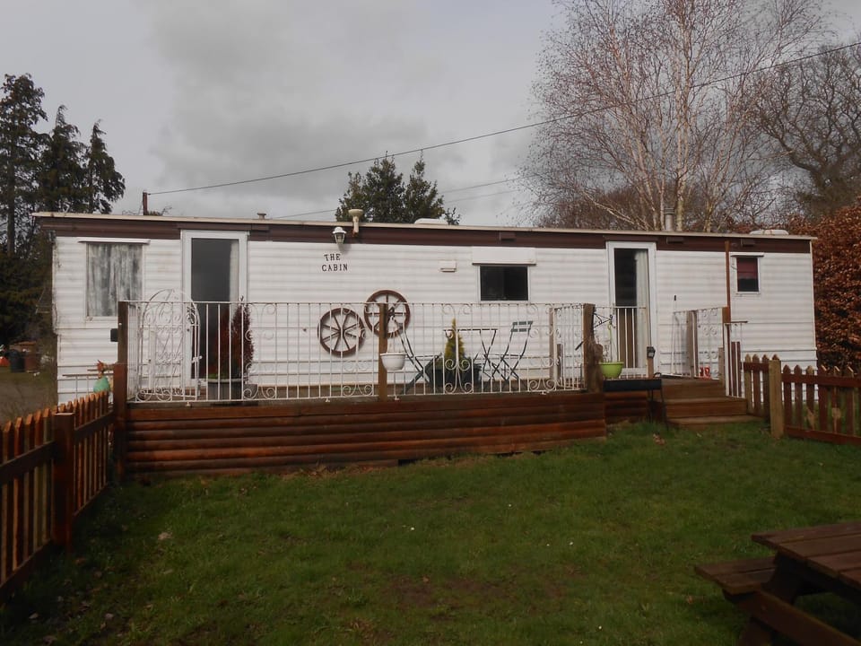 'The Cabin'. A cosy private & secure holiday home. Cabin in Wales