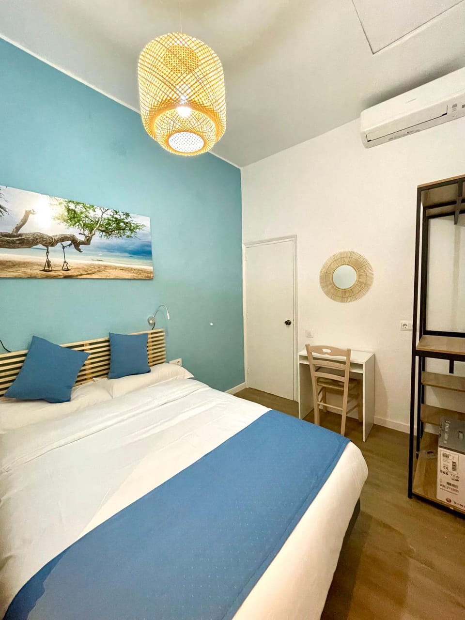 Bed, Photo of the whole room, Bedroom, air conditioner