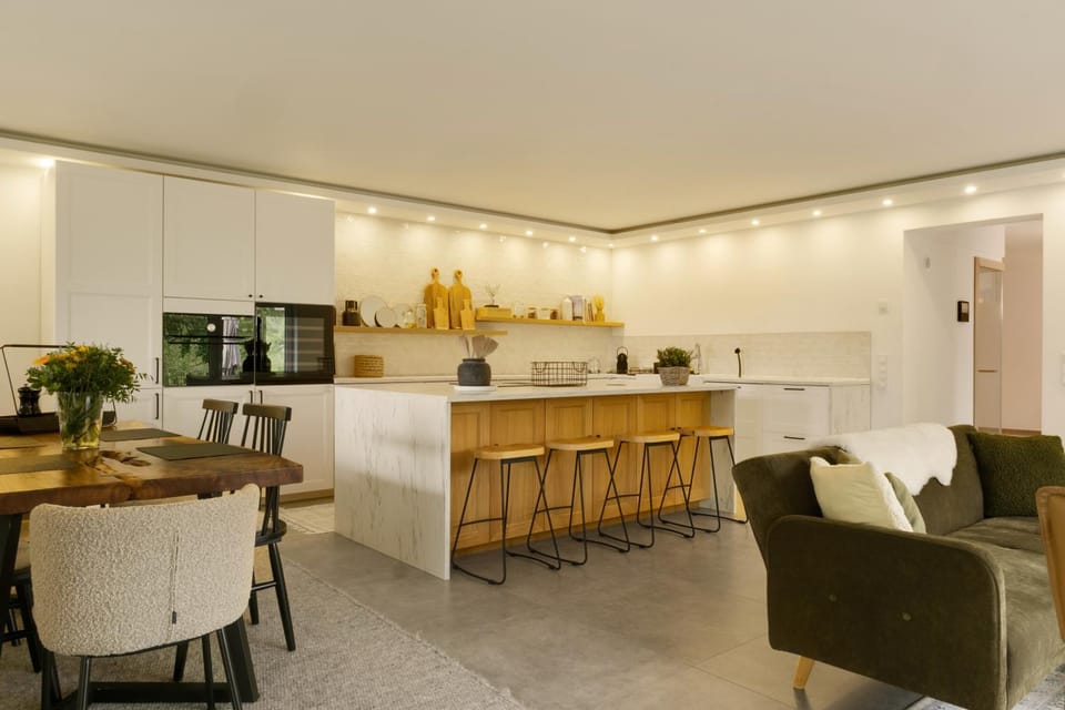 Kitchen or kitchenette, Living room, Seating area, Dining area, oven, stove
