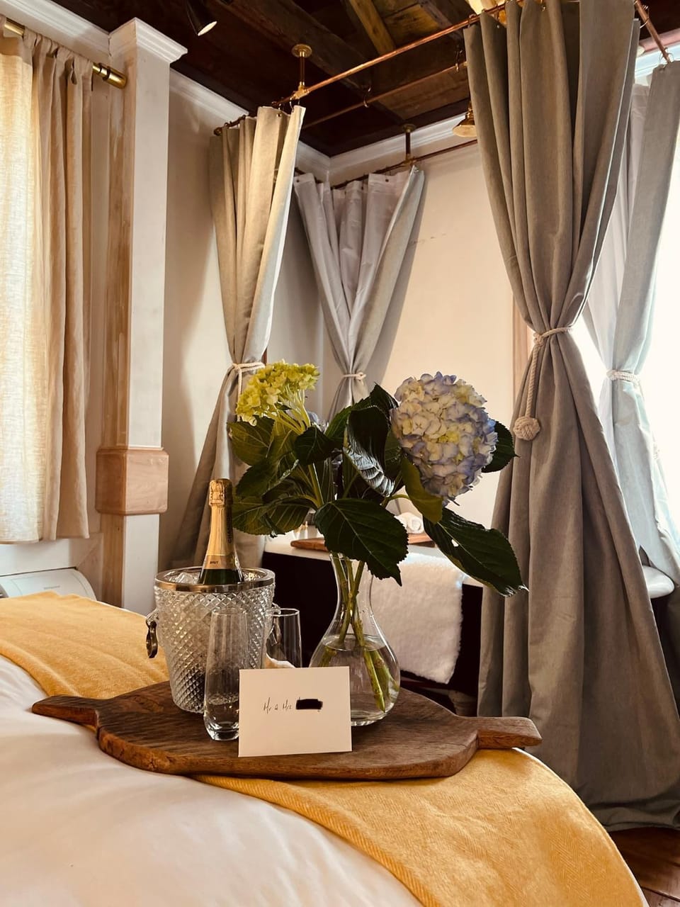 Bed, Bedroom, room service