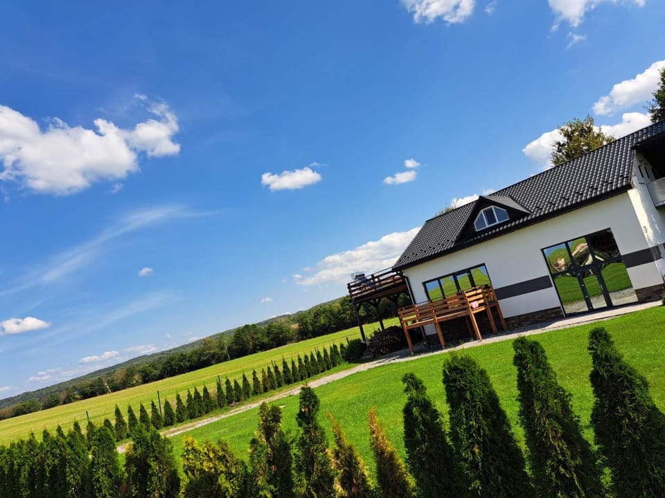 Property building, Day, Natural landscape, Garden, Garden view