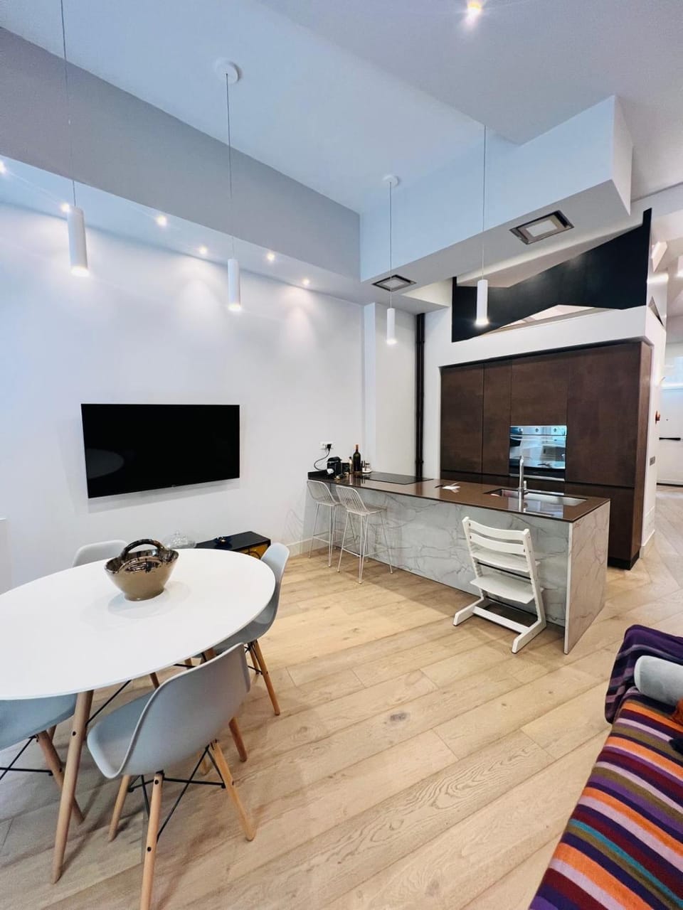 Communal lounge/ TV room, TV and multimedia, Kitchen or kitchenette, Dining area
