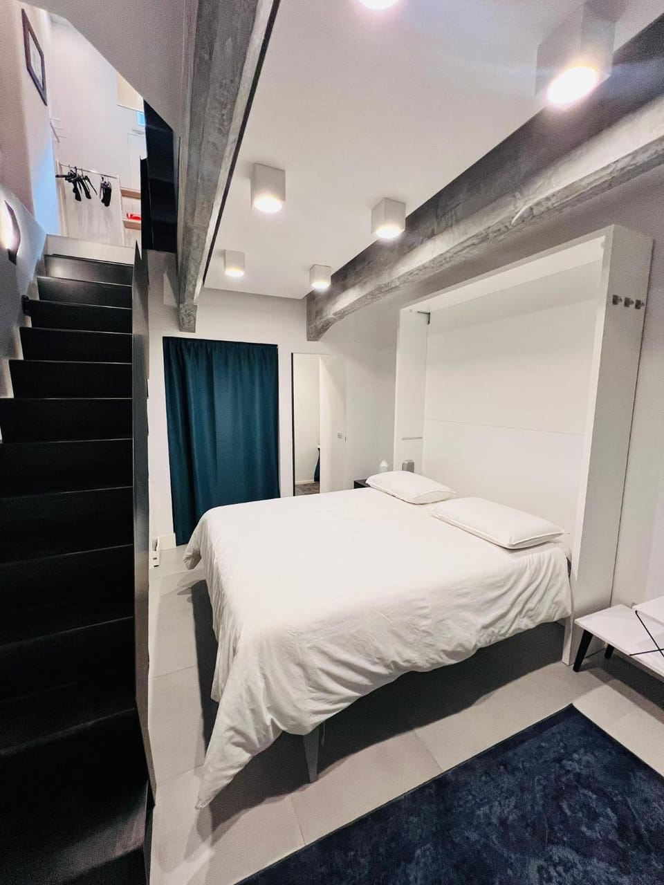Bed, Photo of the whole room