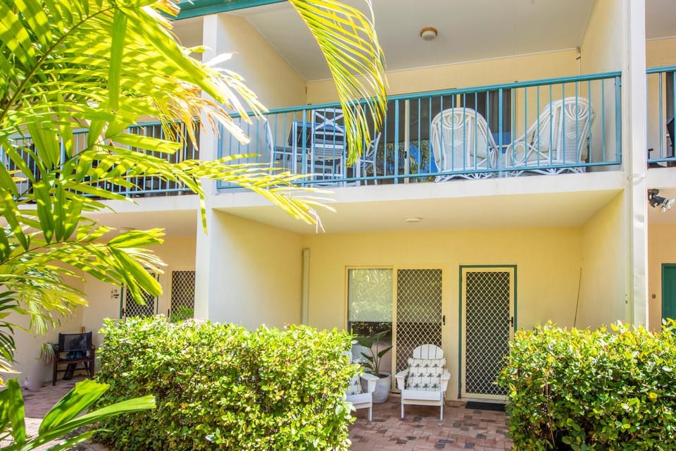 Property building, Patio, Balcony/Terrace