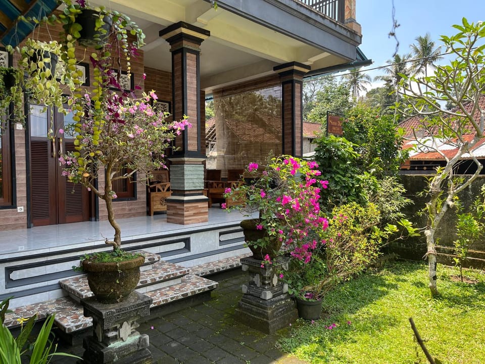 Nano Ari Homestay and Art Class Vacation rental in Payangan