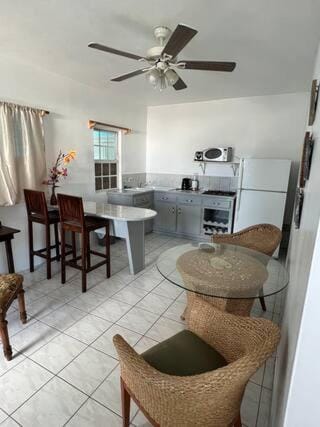 Kitchen or kitchenette, Seating area, Dining area, fireplace, minibar, pet friendly