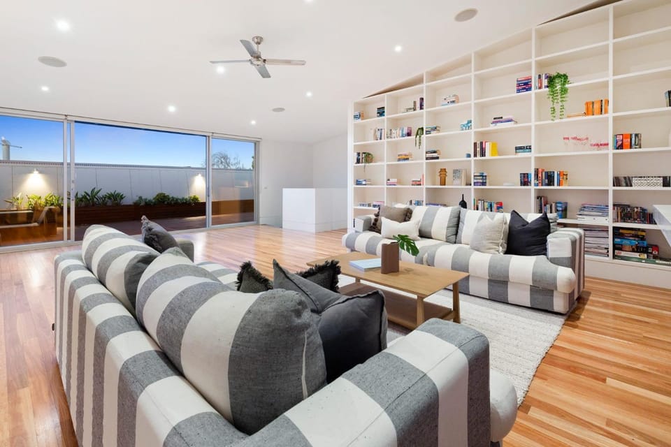Library, Living room, Seating area