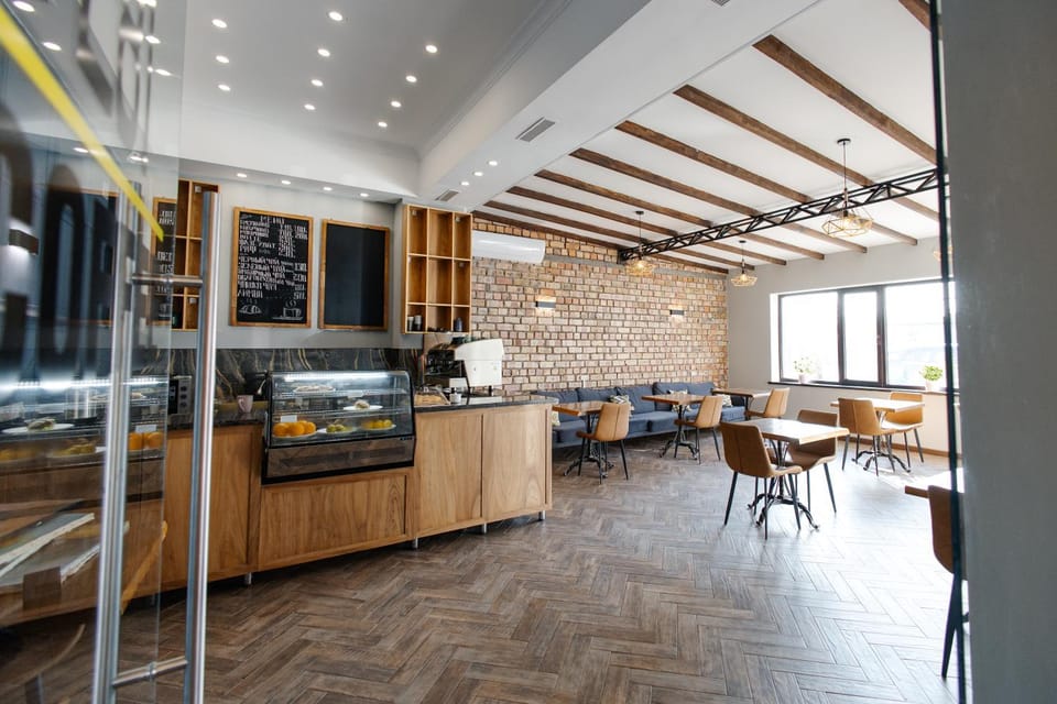 Restaurant/places to eat, Coffee/tea facilities, Lounge or bar, Breakfast
