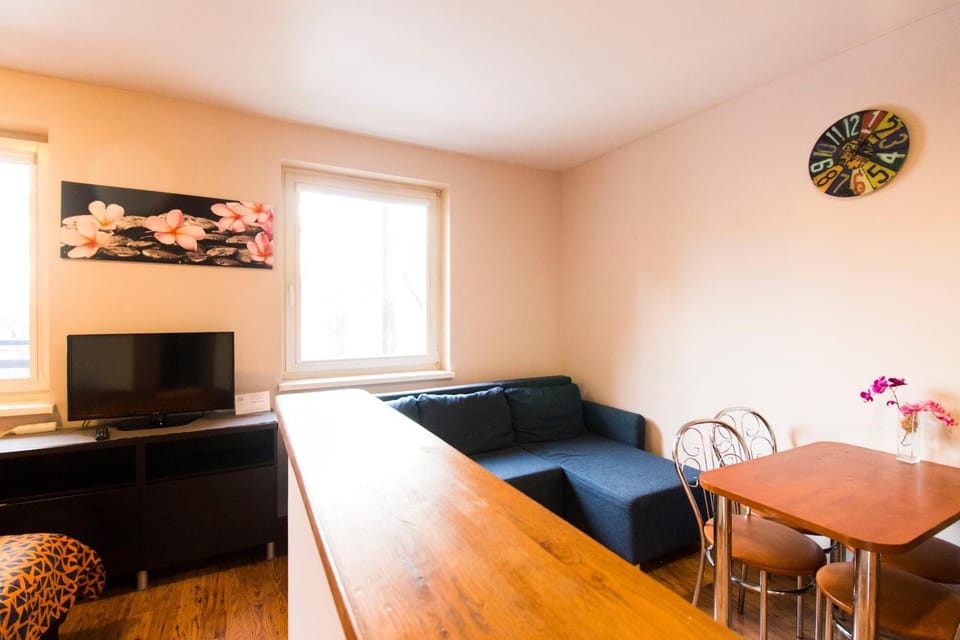 TV and multimedia, Seating area, Dining area