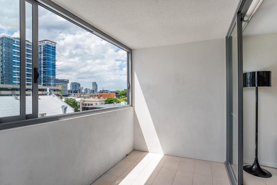 Comfort Two bedroom Apartment with Free parking In Valley Apartment in Brisbane