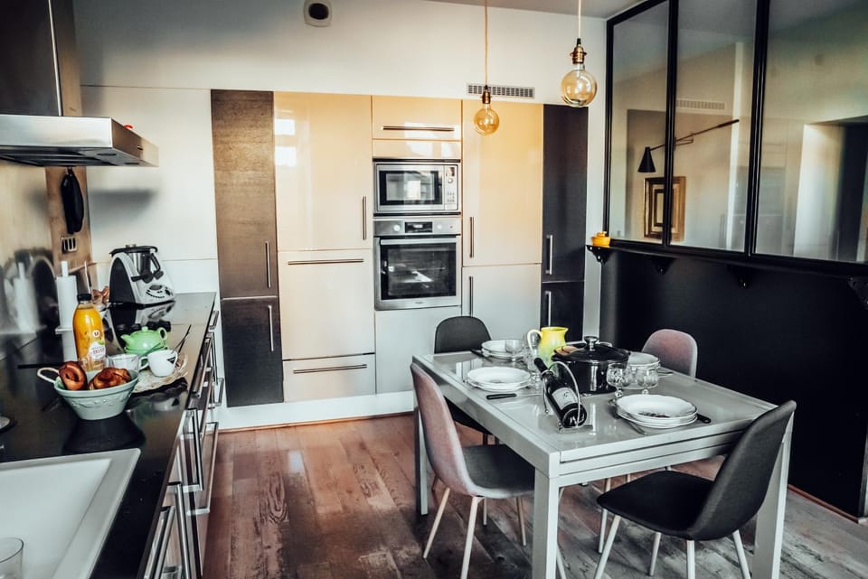 Quiet street view, kitchen