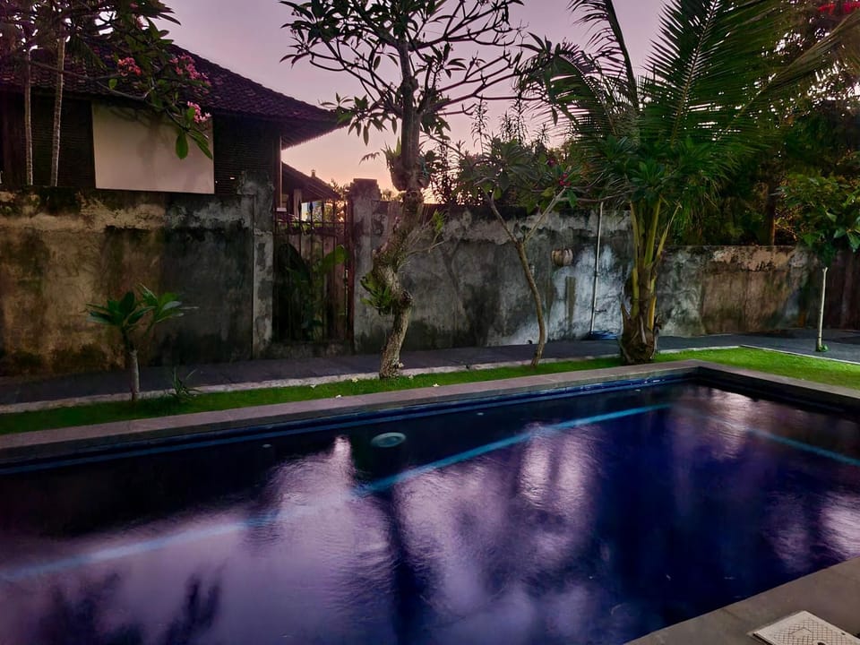 Property building, Swimming pool, Swimming pool