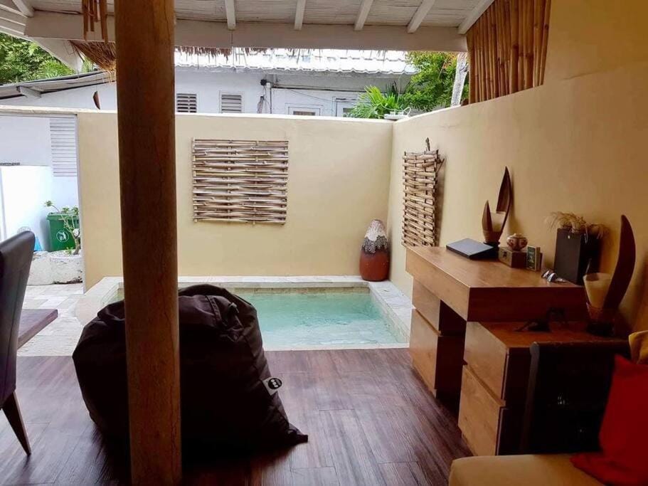 Villa Sentosa, Cheerful 3-bedroom villa with pool Villa in Pemenang