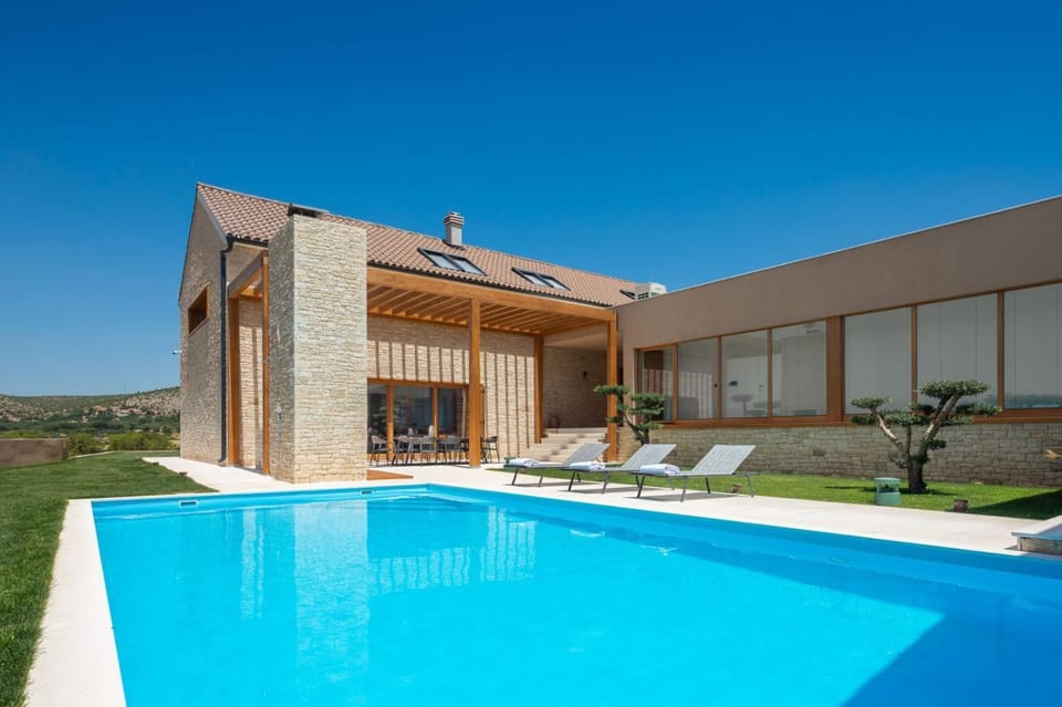 Property building, Swimming pool