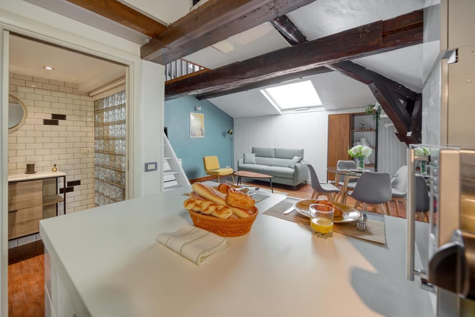 Bathroom, Living room, Lounge or bar, kitchen