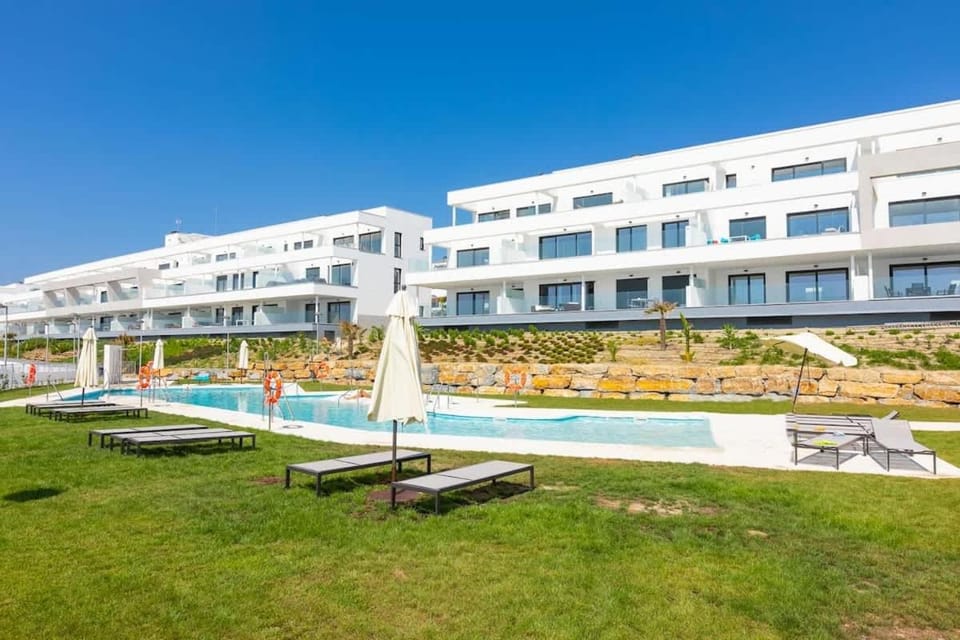 Property building, Garden, Pool view, Swimming pool, sunbed