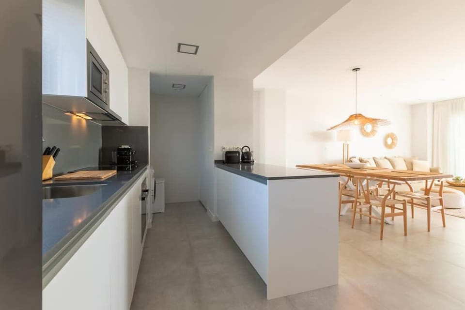 Kitchen or kitchenette, Dining area, oven, stove