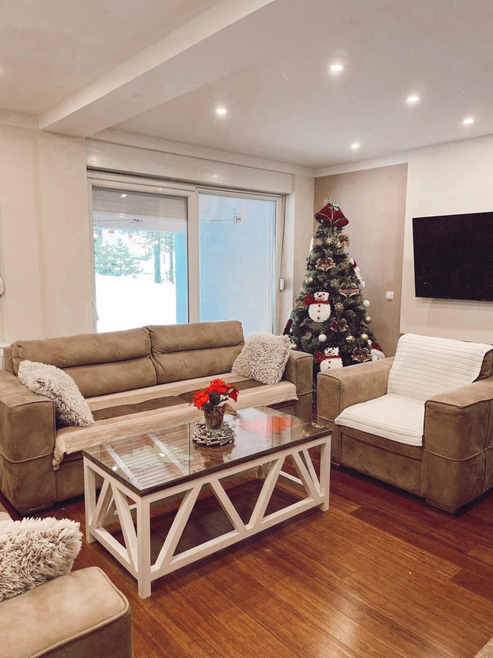 Communal lounge/ TV room, TV and multimedia, Living room, Seating area