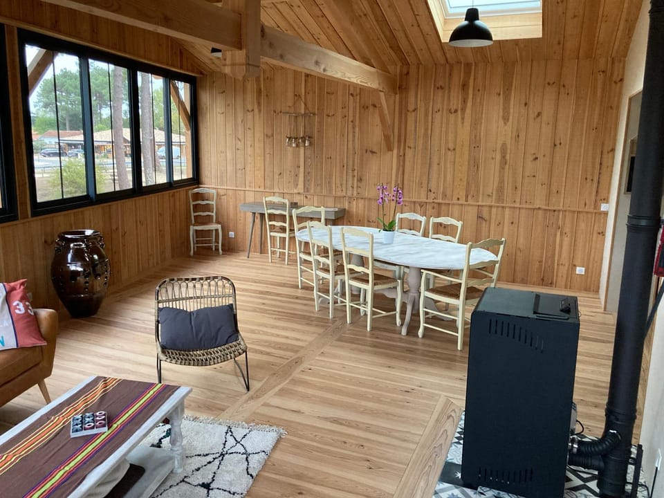Seating area, Dining area