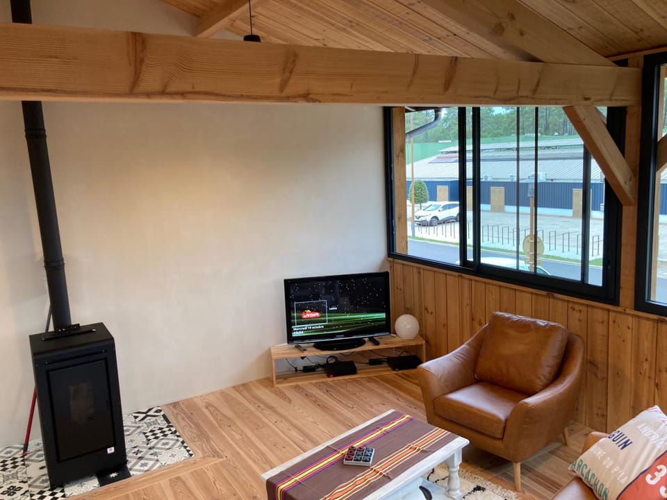 Communal lounge/ TV room, TV and multimedia, Seating area